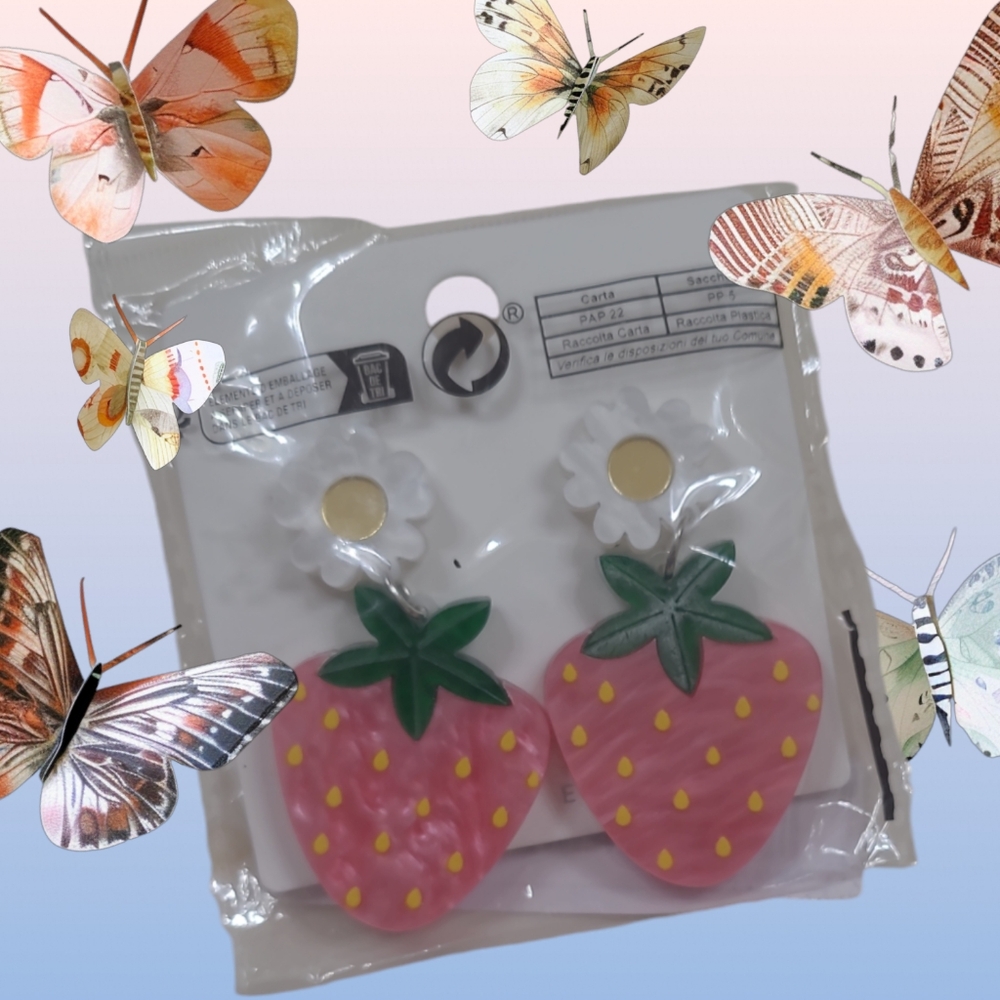 Strawberry with daisy earrings